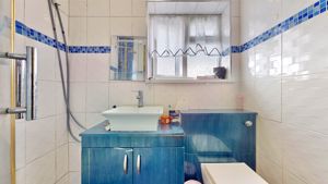 Photo 16- click for photo gallery